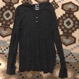 Men’s longsleeve V-neck three button T-shirt